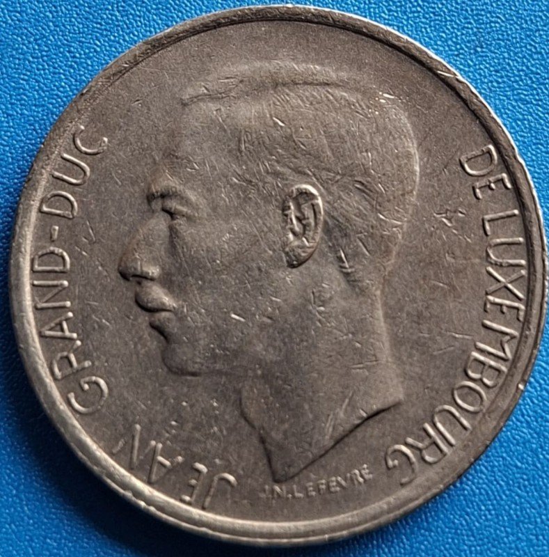 Luxembourg 20 Francs – 1982 Vintage Coin hover